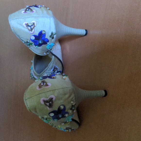 Shoes - Picture 2 of 4